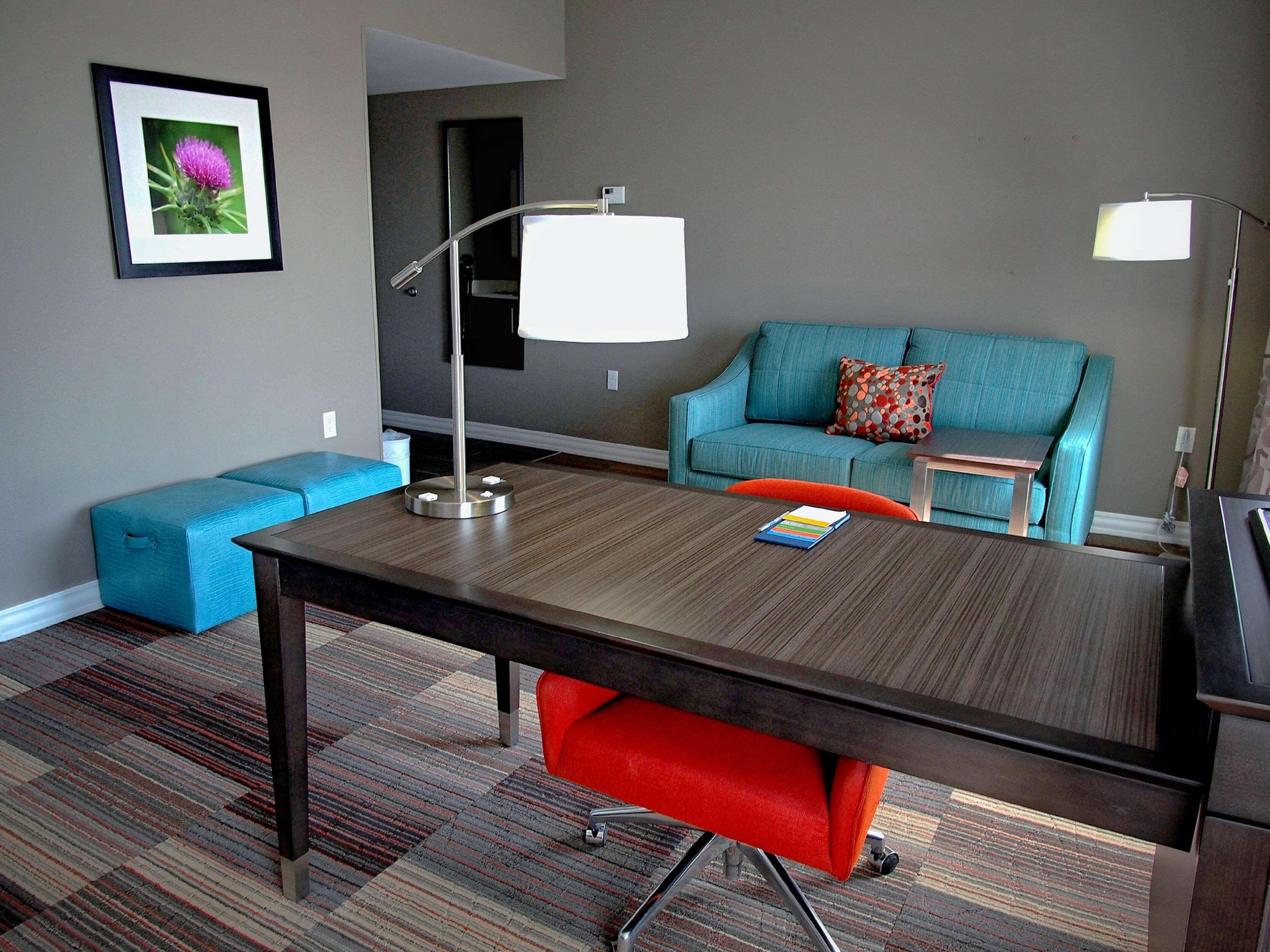 Hampton & Suites-moore 3*